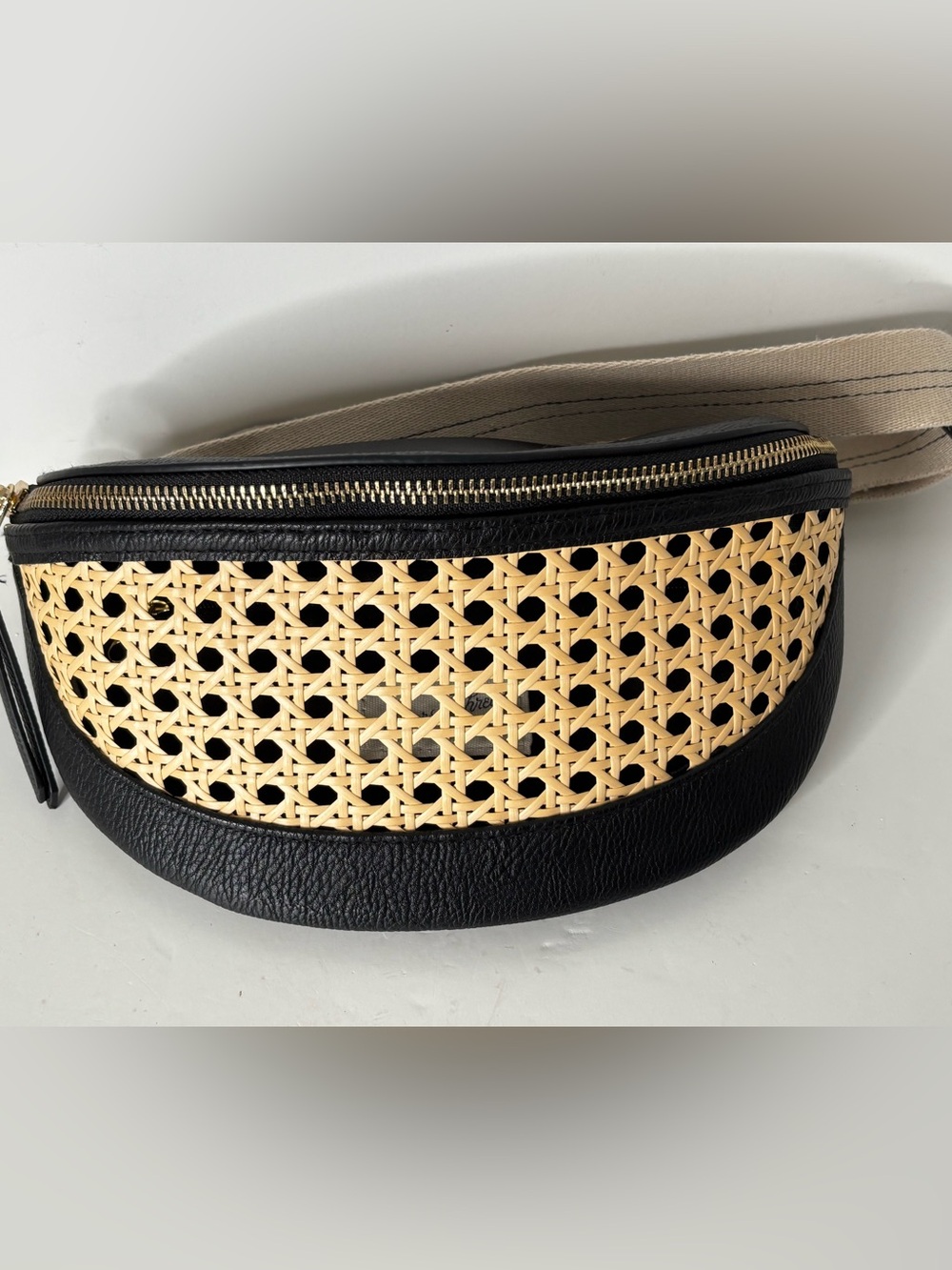 Universal Thread Black and Tan Woven Crossbody Belt Bag - Picture 2 of 7